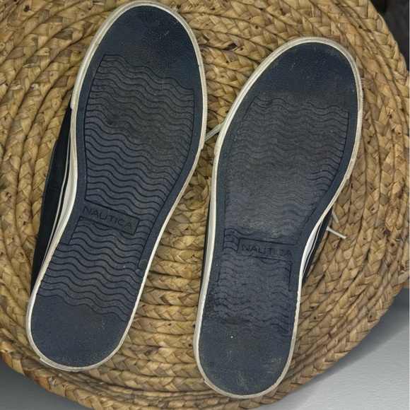 Nautica Men's Navy Boat Shoes with White Laces | size 7.5 - Picture 2 of 3